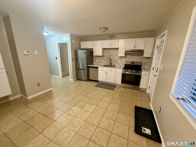 Foto del edificio - 21 Oak Ave Ext