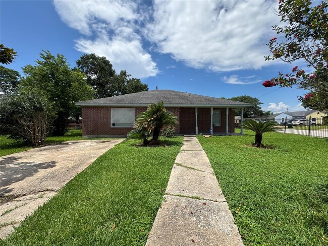 Building Photo - 5967 Southgood St