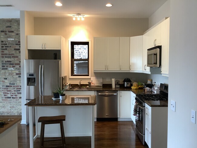 Foto del edificio - 1421 N Ashland Ave