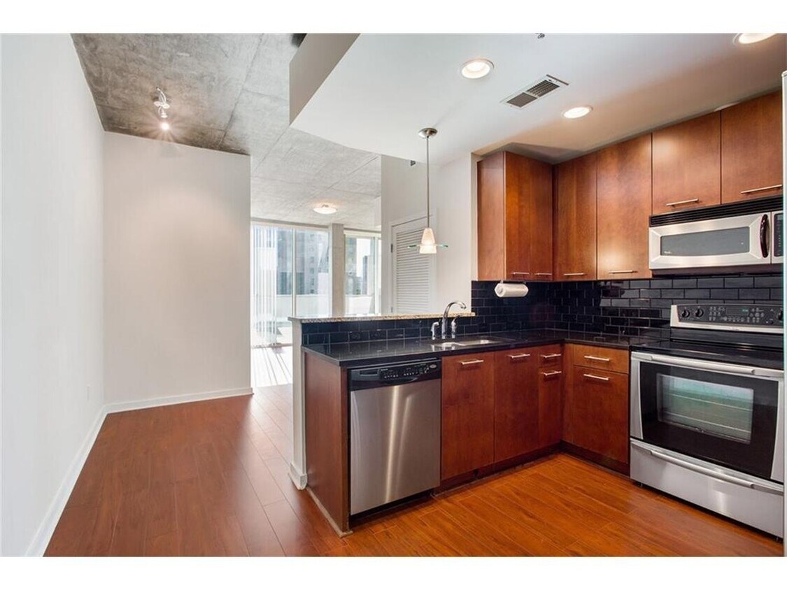 Primary Photo - 3324 Peachtree Rd NE