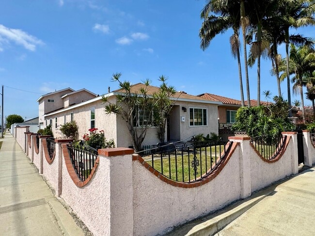 Building Photo - Highly sought-after Del Aire neighborhood!