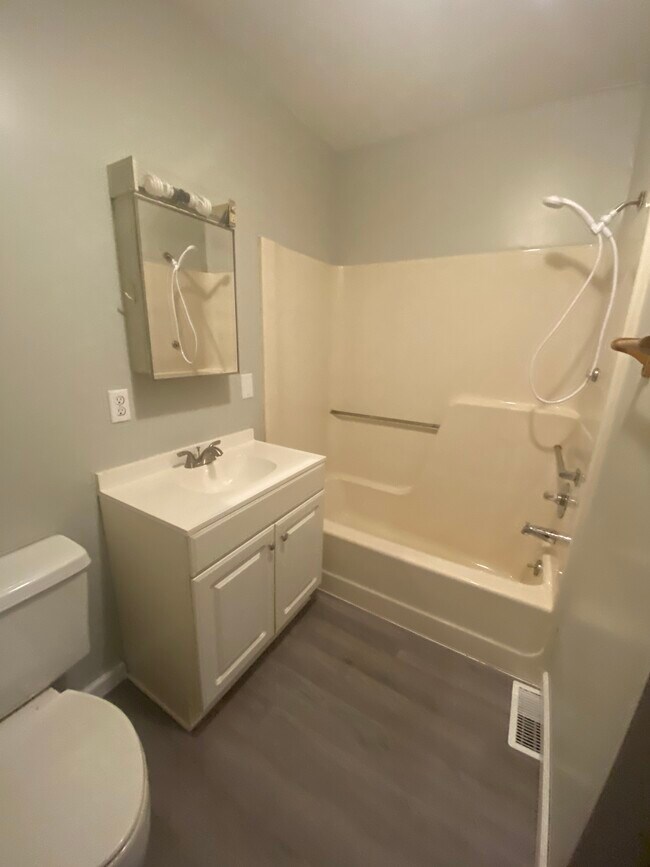 Foto del edificio - 4 Clemens Ave