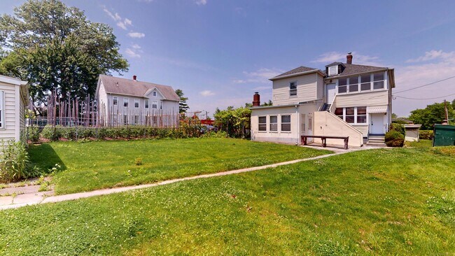 Foto del edificio - 907 New Britain Ave