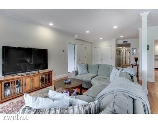 Building Photo - 4 br, 2 bath Condo - 1195 Beacon St