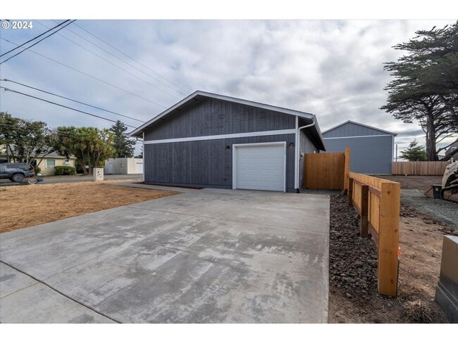 Building Photo - 2166