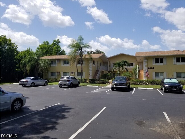 Foto del edificio - 8162 Country Rd