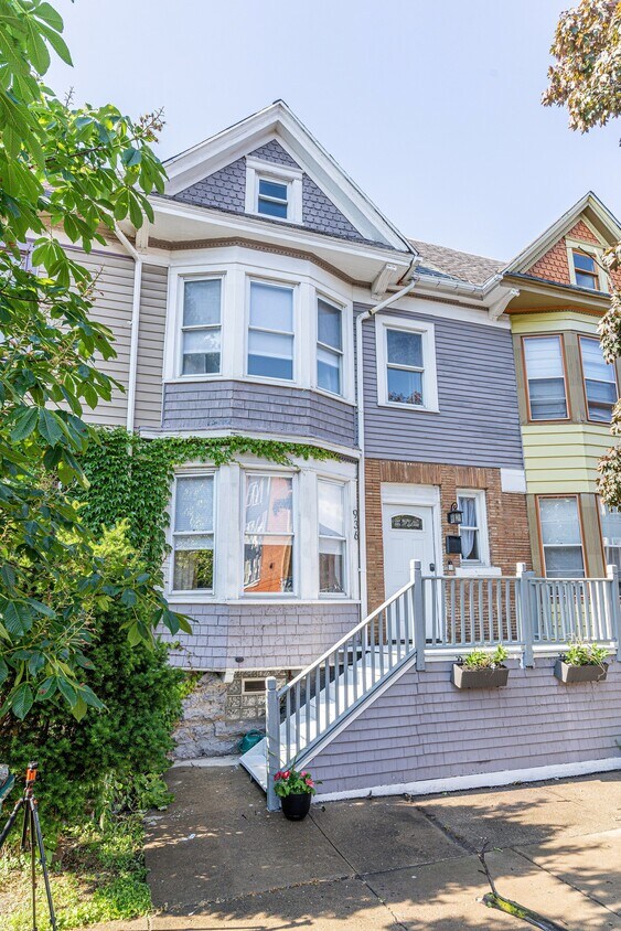 Primary Photo - 936 W Ferry St