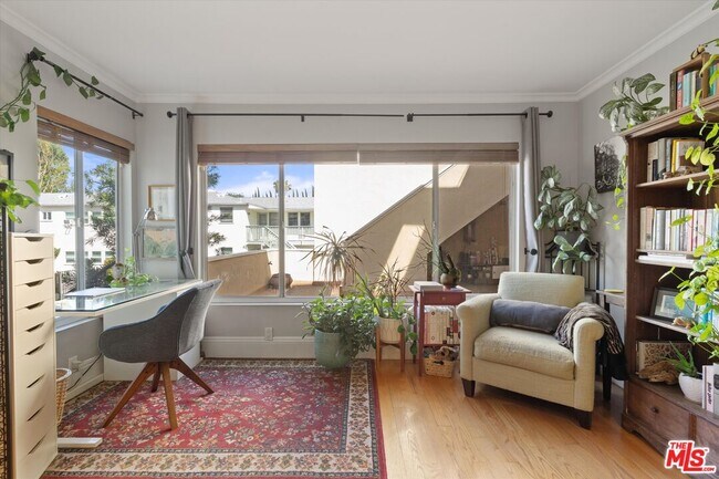 Foto del edificio - 14934 Dickens St