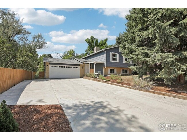 Building Photo - Available now! 4 bed 2 bath home in Louisv...
