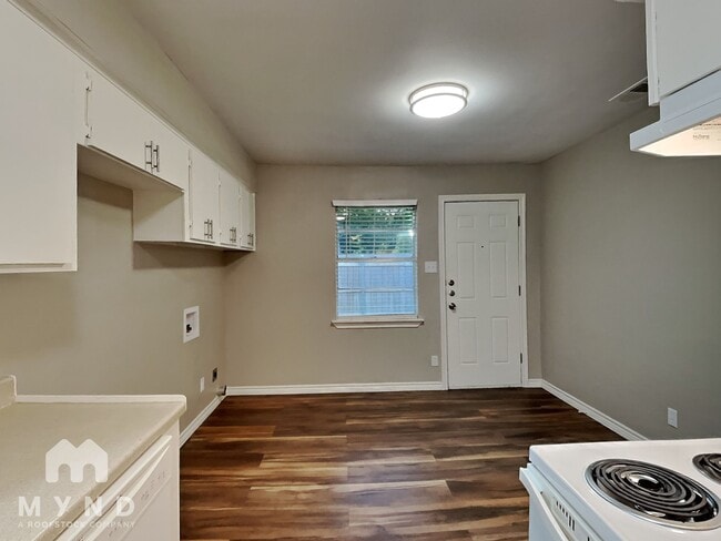 Building Photo - 1401 Cardinal Dr