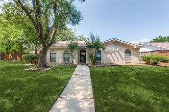 Building Photo - 1221 Middle Cove Dr