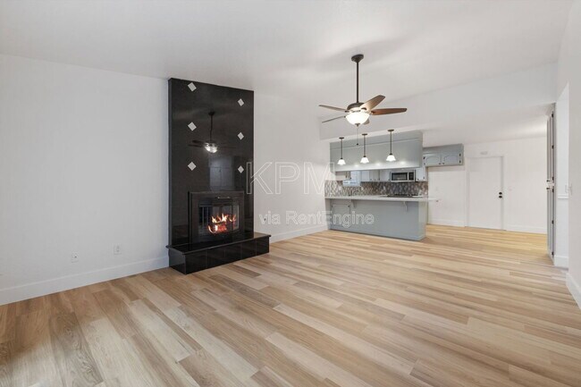 Foto del edificio - 9741 Treetop Dr