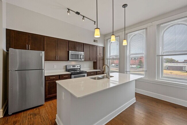 Foto del edificio - 975 E McMillan St