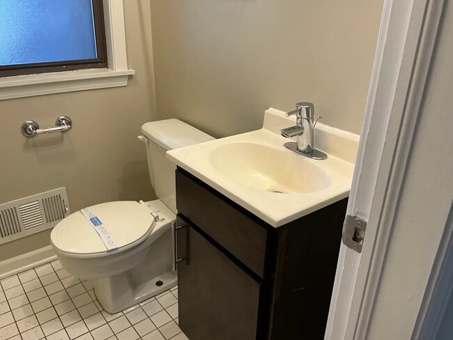 Building Photo - 2255 14th Ave