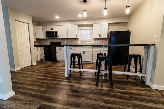 Building Photo - 3 br, 1.5 bath Duplex - 1227 9th Avenue 2