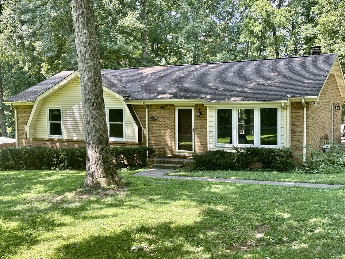 1816 Theresa Dr, Clarksville, TN 37043 House Rental in Clarksville