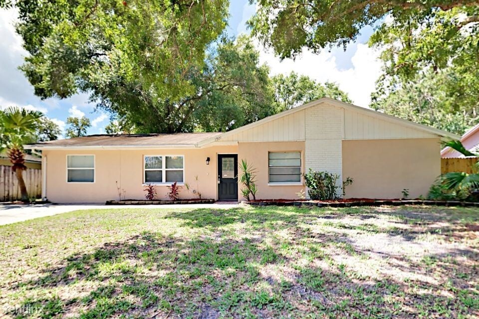 Foto principal - 1921 Cedarbrooke Dr