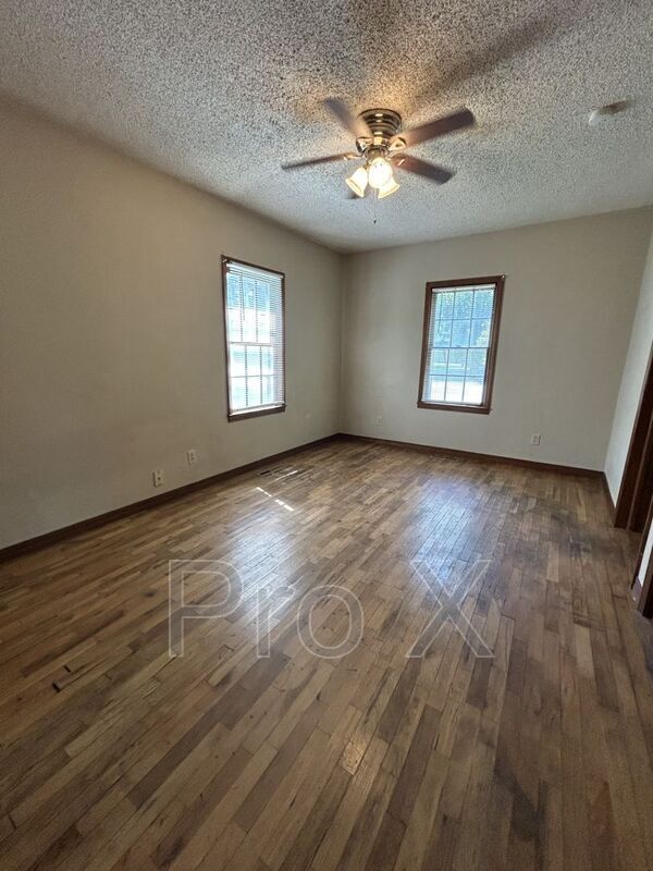 Foto del edificio - 403 E Jefferson St