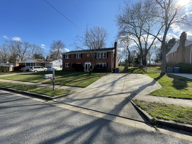 Building Photo - 10817 Colton St