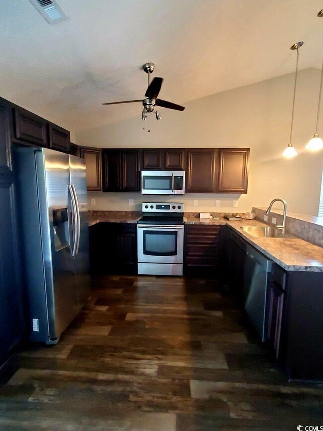 Building Photo - 421 Foxbrook Dr
