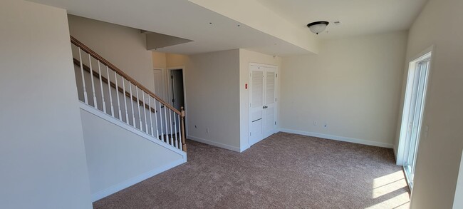 Building Photo - 66 Independence Ct