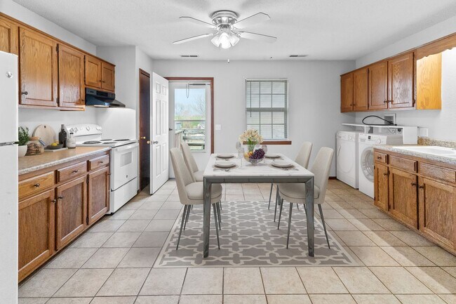 Foto del edificio - 11801 Wood Oak Ave