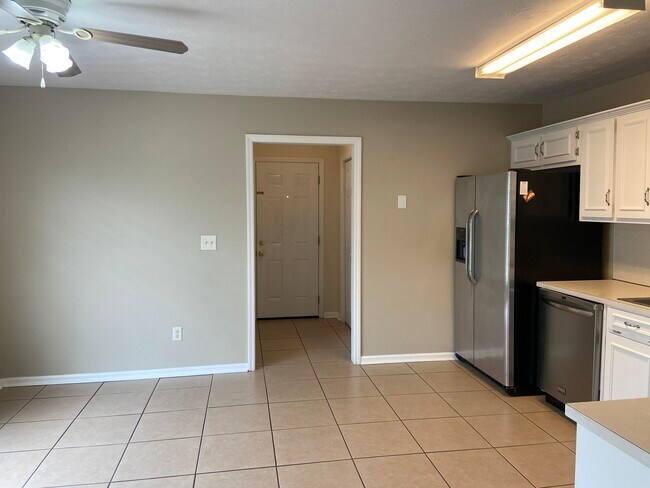 Building Photo - 28 Fallowfield Dr