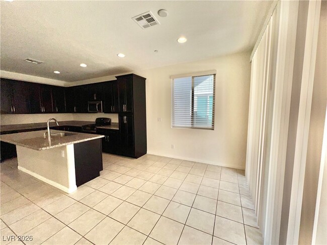 Building Photo - 365 Badinerie St