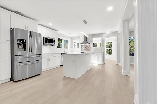 Foto del edificio - 2025 Golden Ridge Cir