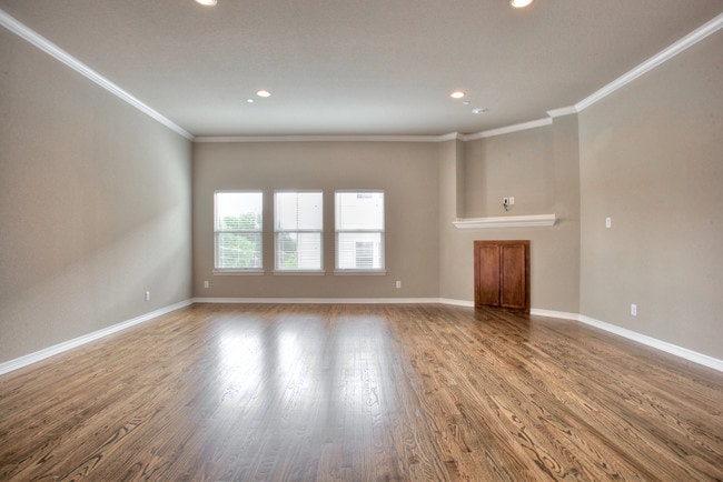 Living - 2800 Lubbock Ave
