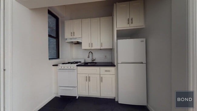 Foto del edificio - 158 E 82nd St