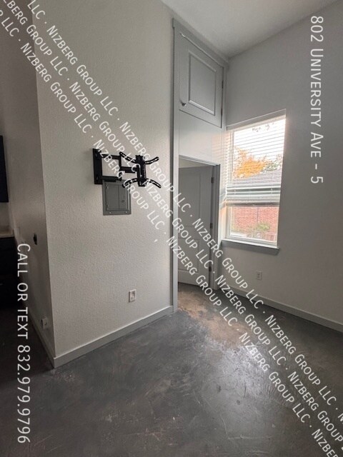 Foto del edificio - 802 University Ave