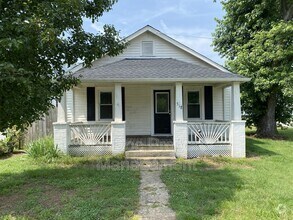 Building Photo - 318 3rd St