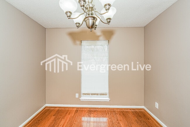 Foto del edificio - 2027 Townhouse Ln