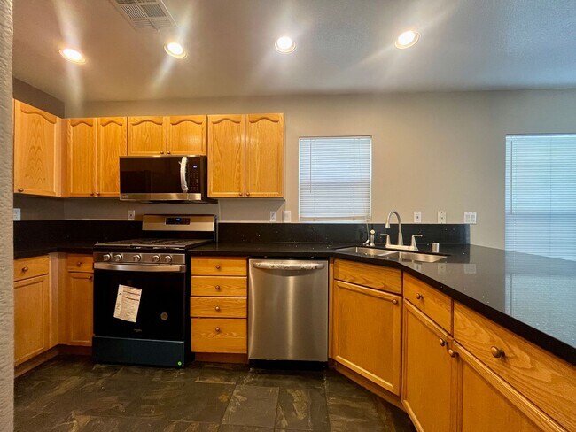 Foto del edificio - Gorgeous 2 story 3 bedroom 2.5 Bathroom Ge...