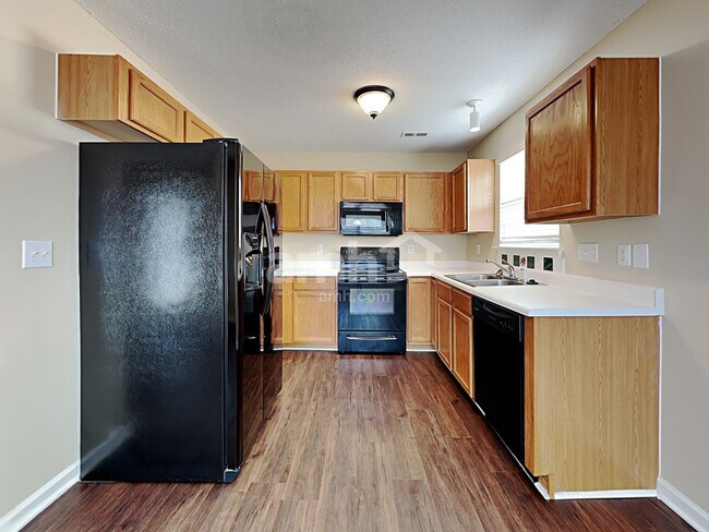 Foto del edificio - 430 Old Wood Ln