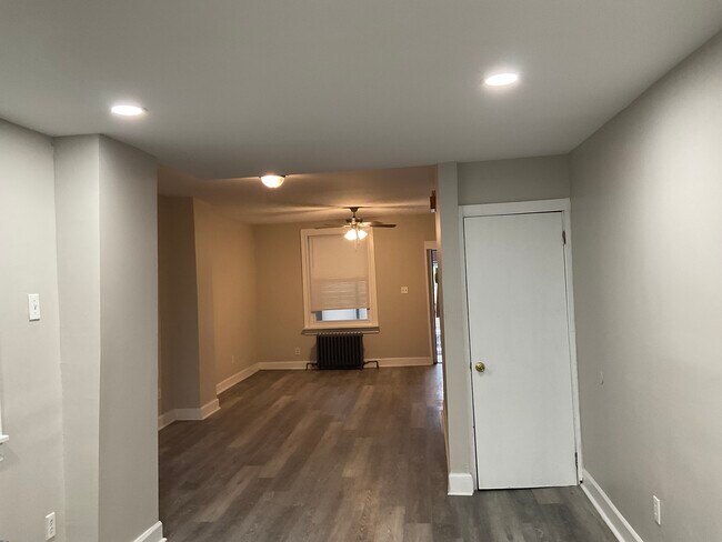 Building Photo - 205 S 58th St