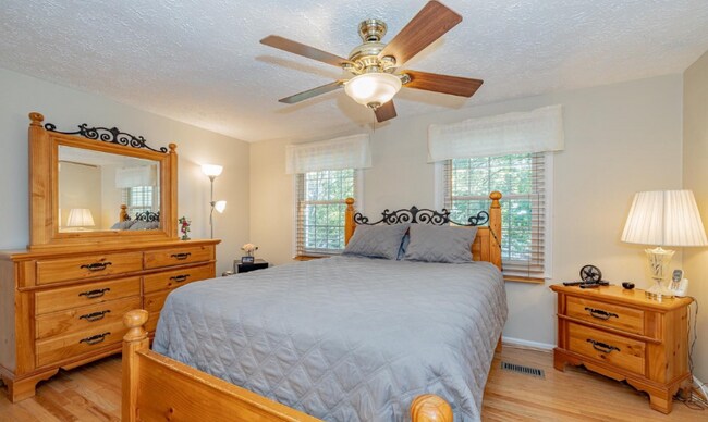 Foto del edificio - 8505 Golden Ridge Ct