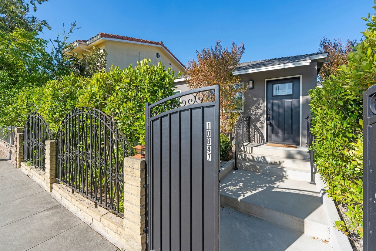 Foto principal - Cozy Home in Culver City!