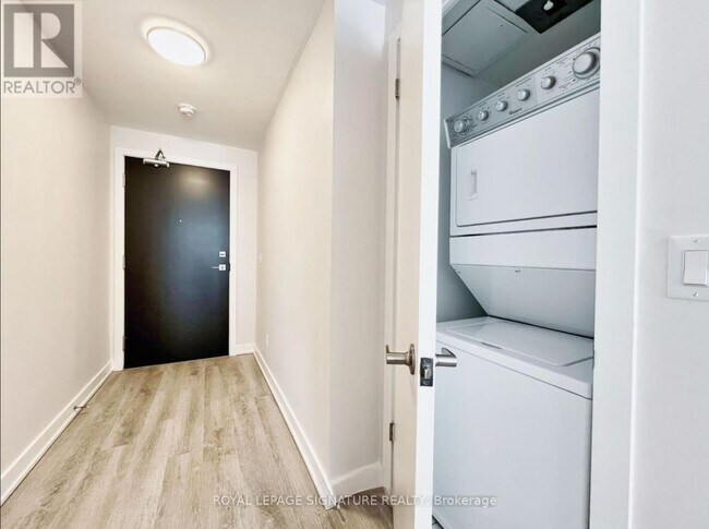 Photo du bâtiment - 5220-5220 Dundas St
