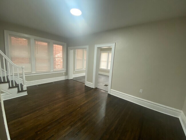 Building Photo - 640 S Champion Ave