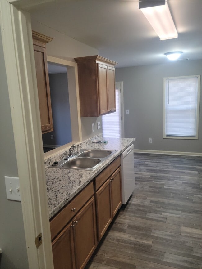 Building Photo - 26 Falcon Cir NW