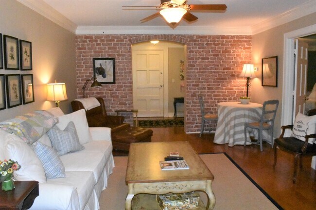 Building Photo - 67 Legare St