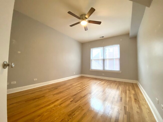 Foto del edificio - 4536 N Sheridan Rd