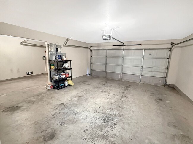 Building Photo - Comfortable One-Story Home