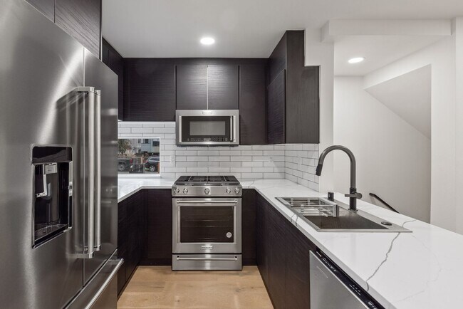 Photo - 3 bed /3 bath newer townhome in Green Lake!