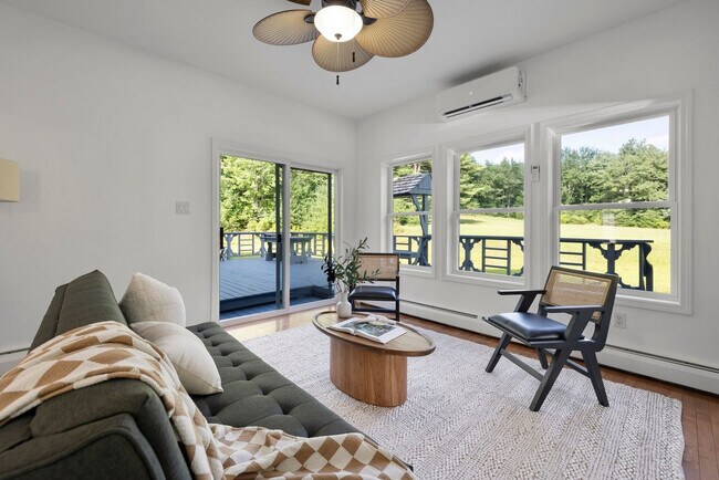 Foto del edificio - 163 Silver Lake Rd