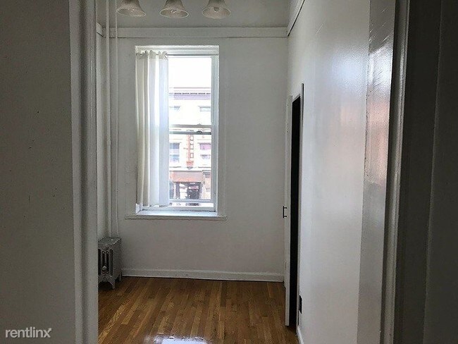 Building Photo - 3 br, 1 bath Apartment - 500 Grand Street 2
