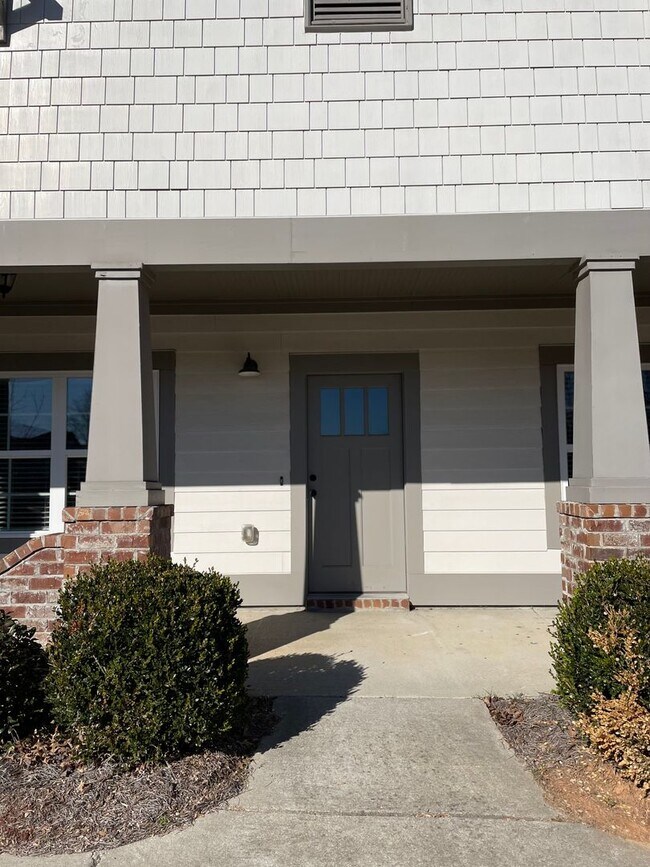 Foto del edificio - Private Fenced Backyard in Beautiful Community!