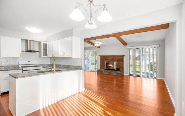 Foto del edificio - 5055 Scarsdale Dr